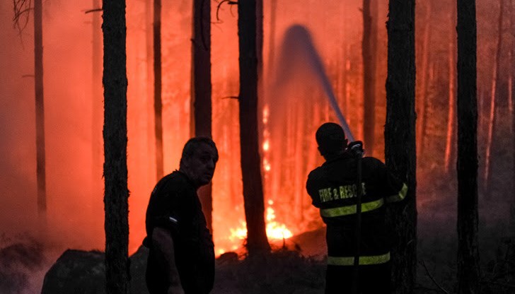 Огънят обхвана над 15 000 декара площ