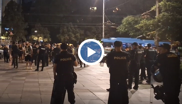 Мъжът е счупил бутилка в близост до паметника