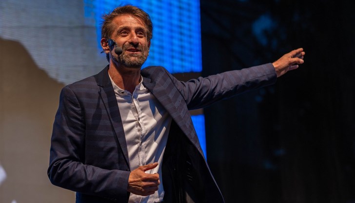 Аз сега родител 1 ли съм, или родител 2?, пита актьорът Аз сега родител 1 ли съм, или родител 2?, пита актьорът