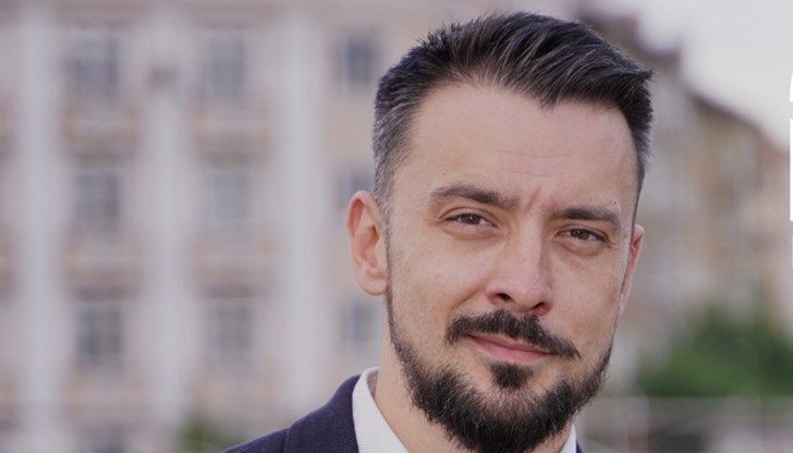 Откриха и сега ще наказват бащата на детето, помагало му да реди павета на строежа