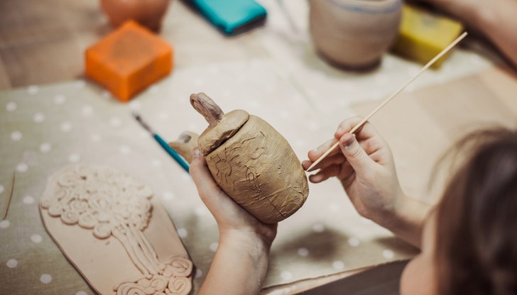 Малчуганите имат възможност да избират между различни занимания Малчуганите имат възможност да избират между различни занимания