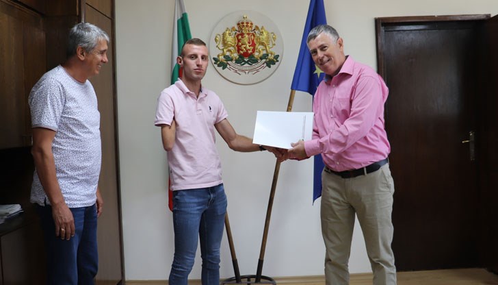 Областният управител на Русе се срещна с най-добрия ни бегач сред параолимпийците