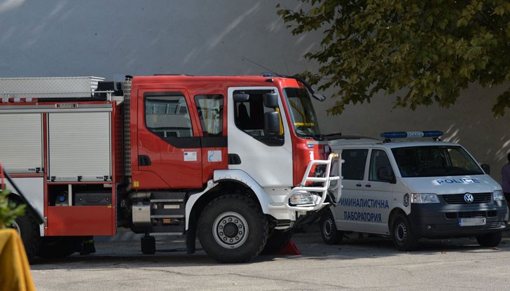 Подаден е сигнал за взрив и дим