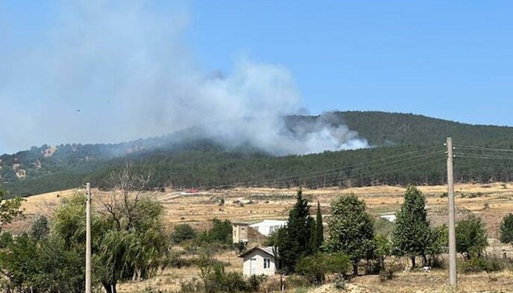 Пламъците са над депото за отпадъци на община Казанлък