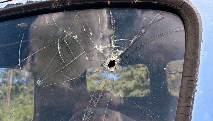 Мъж от Павликени е стрелял в стъклата на предните врати на автомобила на русенеца