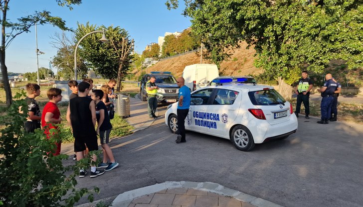 Днес тези деца станаха свидетели на жалката ни система, пише русенец