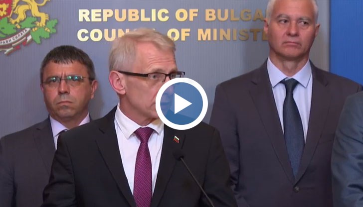 На практика министъра не работи с него, защото му няма доверие, посочи премиерът