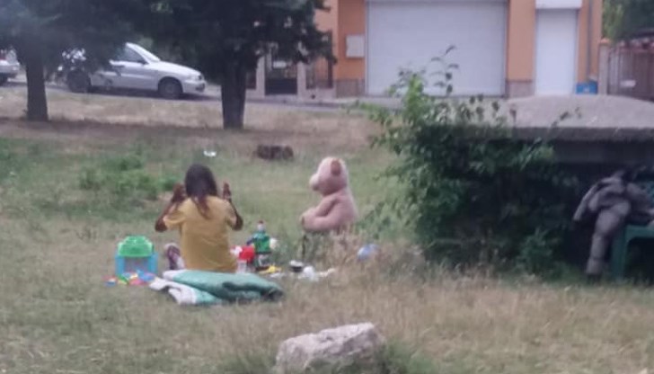 Биляна Иванова е алармирала местните власти за просеща майка с малко дете на ръце Биляна Иванова е алармирала местните власти за просеща майка с малко дете на ръце