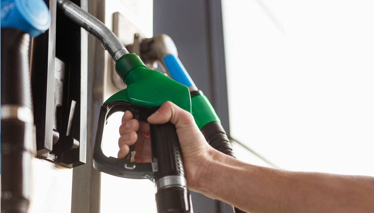 Шофьори отбелязват, че се стига до до разлика от около 2 литра на 100