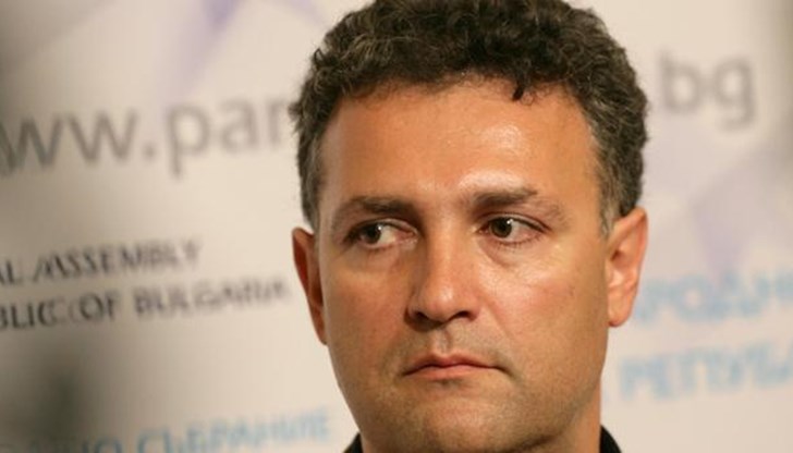 Той бе директор на електроцентралата между 2012 и 2013