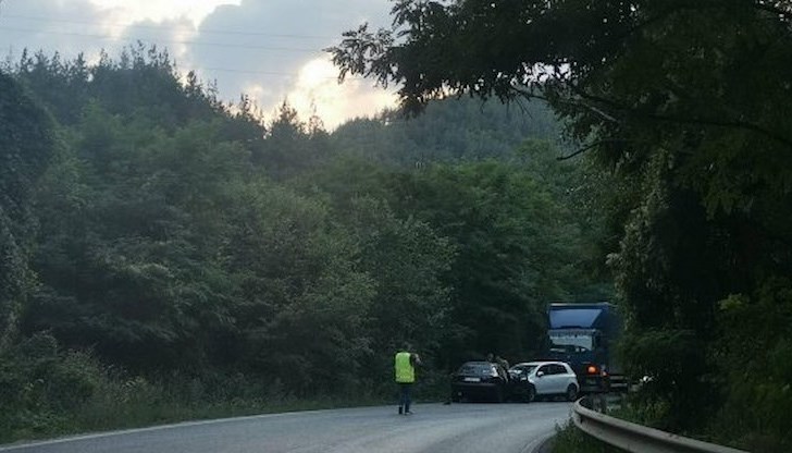 Петима души са ранени, жена се бори за живота си Петима души са ранени, жена се бори за живота си