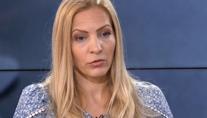 Нямам представа къде е детето сега и нямам представа какво си мисли Мими за мен и какво ѝ казват - дали съм жива, дали я търся, казва Екатерина Велчева Нямам представа къде е детето сега и нямам представа какво си мисли Мими за мен и какво ѝ казват - дали съм жива, дали я търся, казва Екатерина Велчева