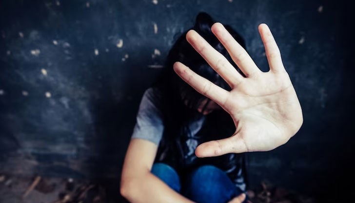 От побоя Диляна е получила счупване на десния крак и други рани по тялото От побоя Диляна е получила счупване на десния крак и други рани по тялото