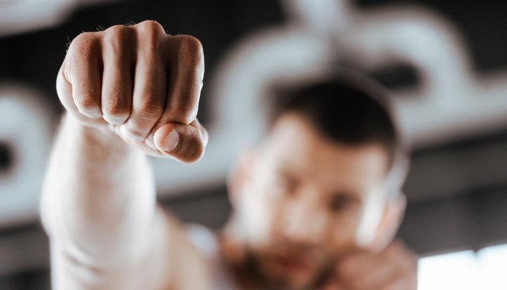 Мъж пострада след сбиване на бензиностанция в Етрополе Мъж пострада след сбиване на бензиностанция в Етрополе