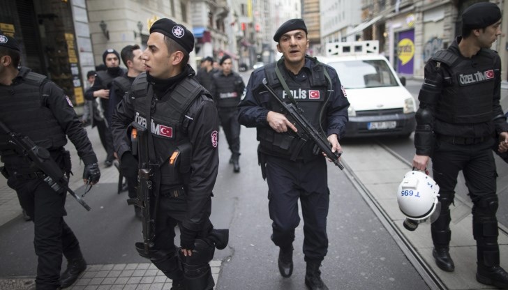 Престрелка доведе до смъртта на полицай, а друг беше тежко ранен