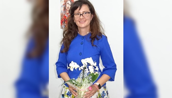 Тодорова над 12 години юридически стаж, от които 5 години като съдия по вписванията в Районен съд - Русе