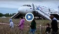 Пътнически самолет кацна в нива в Русия