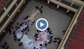 Ученици сътвориха лика на Меси с 90 000 капачки