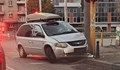 Кола се вряза в светофар на голямо столично кръстовище