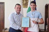 Пенчо Милков награди европейския вицешампион по бокс Николай Събев