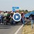Блокадите на пътни артерии продължават и в неделя