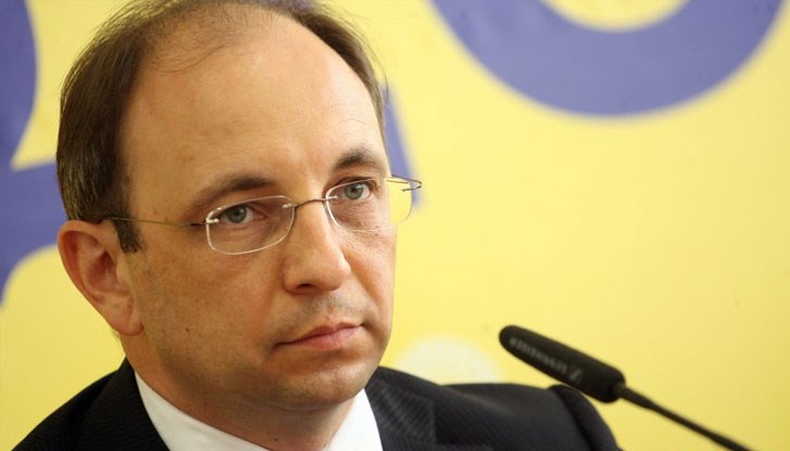 Винаги когато политиците направят някакво изключение или някаква глупост, после цял живот се занимаваме с нея, отбеляза бившият министър на икономиката Винаги когато политиците направят някакво изключение или някаква глупост, после цял живот се занимаваме с нея, отбеляза бившият министър на икономиката