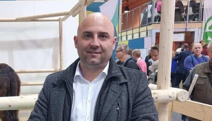 Решиха да седнат на масата за преговори, когато дойде време за протести, заяви председателят на БФС Решиха да седнат на масата за преговори, когато дойде време за протести, заяви председателят на БФС