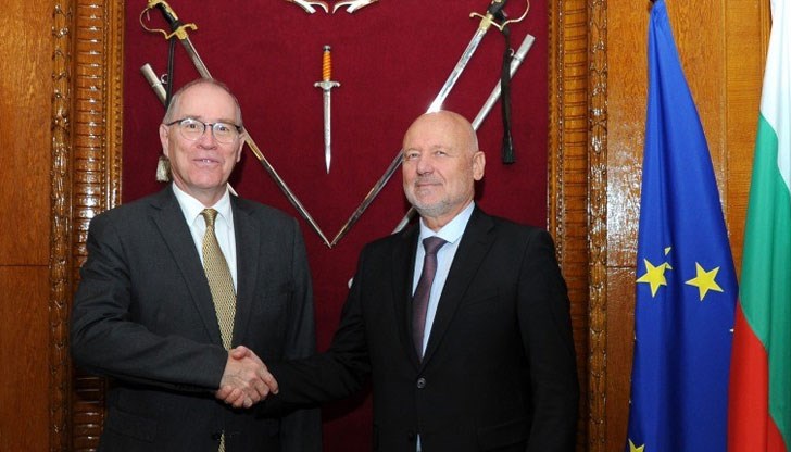 Министърът на отбраната открои приноса на Швейцария за обучението на български военнослужещи