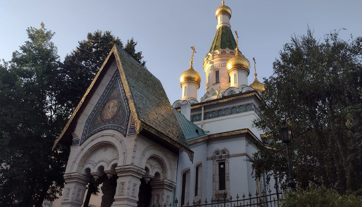 България експулсира вчера предстоятеля на Руската православна църква в София и двама беларуски свещеници
