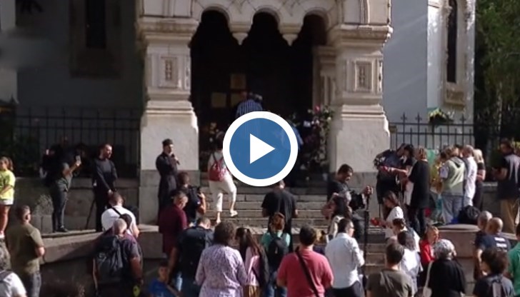 В храма не се служи след експулсирането на предстоятеля архимандрит Васиан