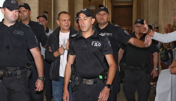 Бизнесменът ще бъде с електронна гривна Бизнесменът ще бъде с електронна гривна