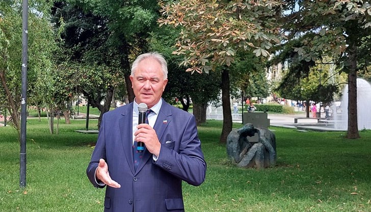 Градоначалникът обяви намерението си на символична дата и на символично място