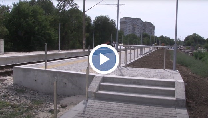 На перона, където ще чакат пътниците, поставят специално LED осветление