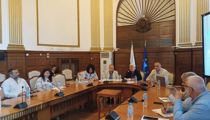 Земеделският министър обсъди с животновъди мерки за повишаване на българското производство на мляко и месо