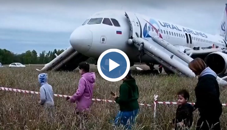 Повреда в хидравликата е принудила самолет на Уралските авиолинии да кацне аварийно в Новосибирск