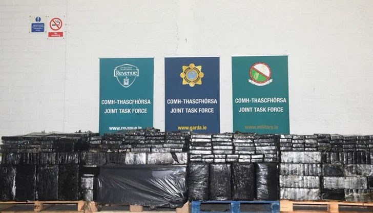 Над 2 тона кокаин са открити на борда на товарен кораб