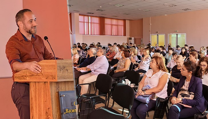 Директорът на ДТ „Сава Огнянов“ Боян Иванов представи идеята пред русенски педагози
