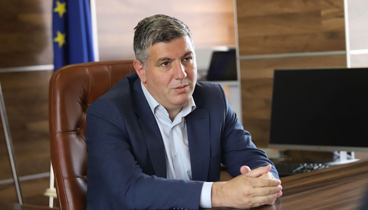 Ще опровергая две внушения, които Гроздан Караджов разпространява по националните медиите, заяви регионалния министър Ще опровергая две внушения, които Гроздан Караджов разпространява по националните медиите, заяви регионалния министър