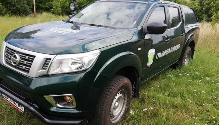 Гранични полицаи задържаха двама чужди граждани, превозващи нелегални мигранти Гранични полицаи задържаха двама чужди граждани, превозващи нелегални мигранти