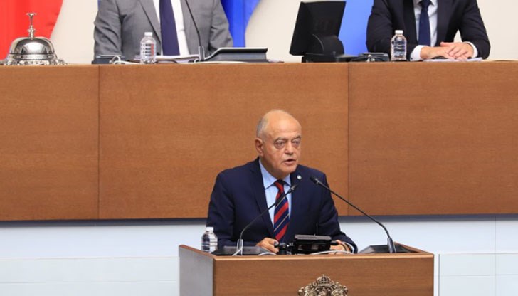 Трябва да си даваме сметка, че в противоборствата, които ще водим, не трябва да забравяме основата ни задача, подчерта съпредседателят на ДБ