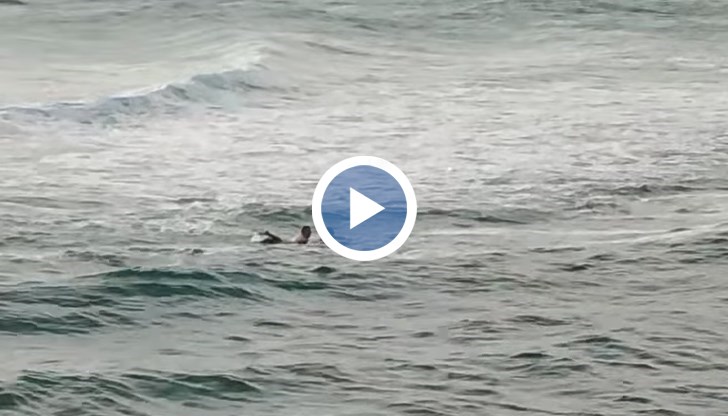 Даниел скочил след мъжа, попаднал в мъртво вълнение на плаж Хармани