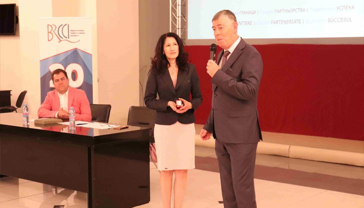 Наградата на ръководството и екипа на Българо-румънската търговско-промишлена палата е за цялостен принос