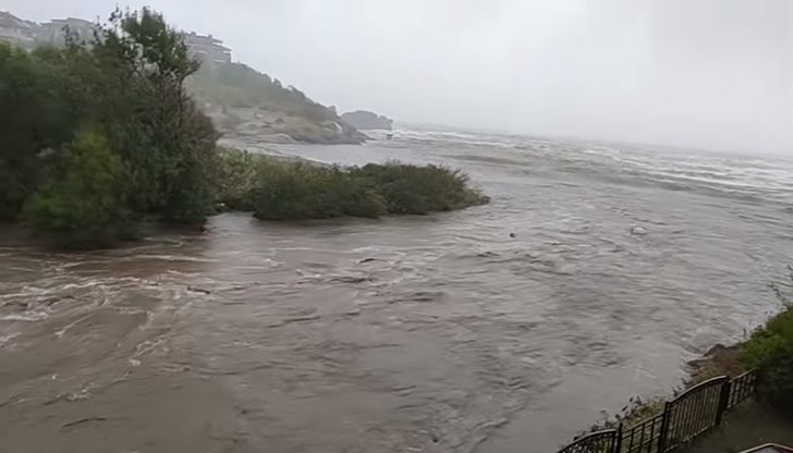 Два от язовирите на територията на общината Ясна Поляна и Хаджи Яни преливат Два от язовирите на територията на общината Ясна Поляна и Хаджи Яни преливат