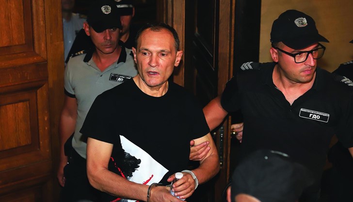По-рано днес САС наложи домашен арест с електронна гривна на Васил Божков