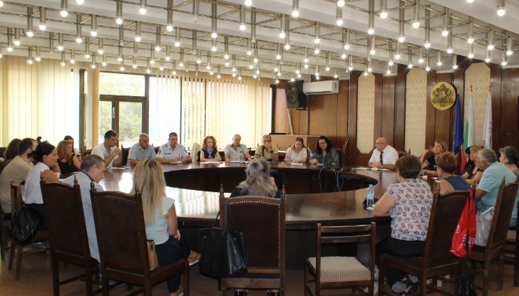 Причината е случаят с непълнолетни момичета, които дишат райски газ в центъра на града Причината е случаят с непълнолетни момичета, които дишат райски газ в центъра на града