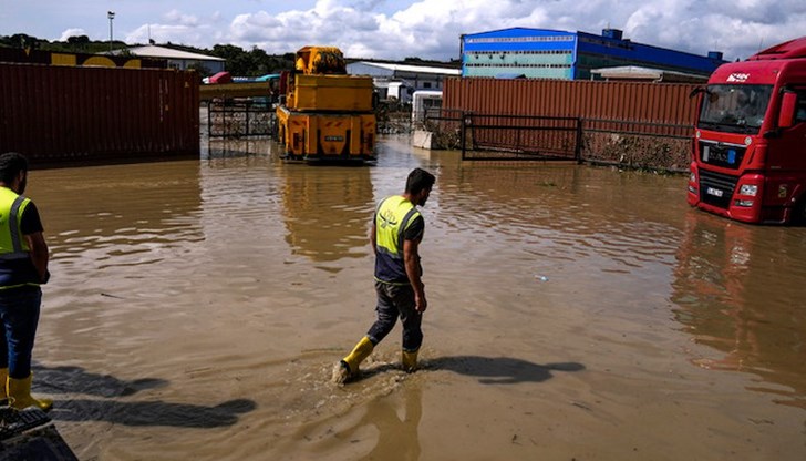 С откриването на детенцето жертвите при наводнението в Аксарай станаха две С откриването на детенцето жертвите при наводнението в Аксарай станаха две