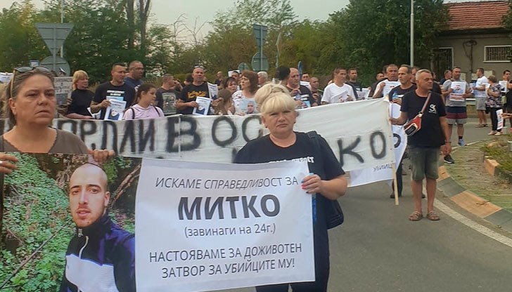Близки, роднини и приятели на убития Димитър Малинов протестират вече втори месец с искане за справедливост