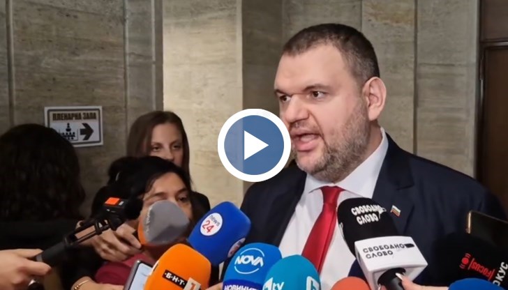 Не може храмът да стои заключен с катинари. Хората протестират, искат да могат да се молят