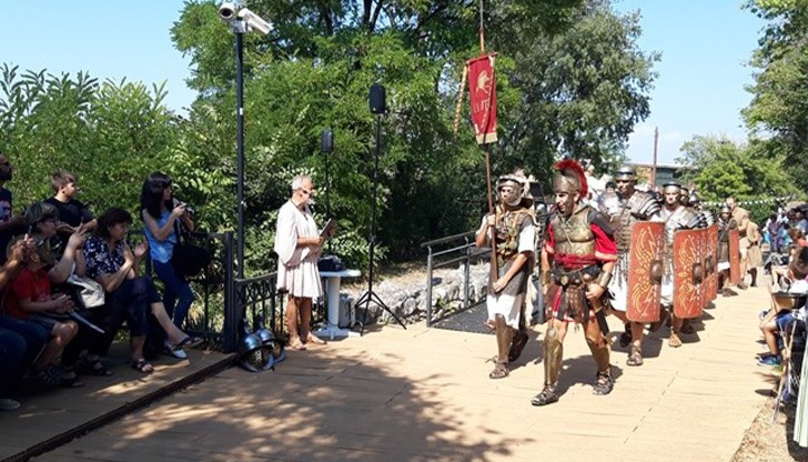 Сексагинта Приста оживява с вълнуващи разкази, красиви римлянки, търговци и занаятчии Сексагинта Приста оживява с вълнуващи разкази, красиви римлянки, търговци и занаятчии