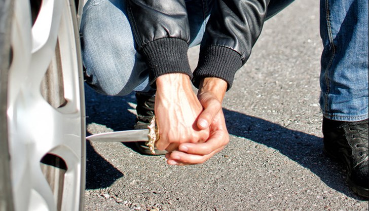 Счупено е и предното стъкло